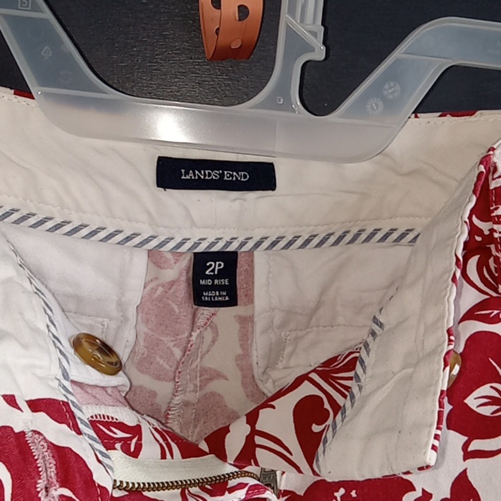 GUC LAnds end white and deep red  shorts size 2P - Picture 2 of 5